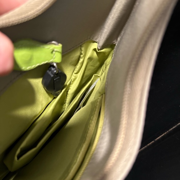 Travelon Cross Body Bag - Picture 10 of 11